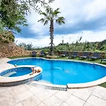 Soldanis Sleeps 12 With Pool