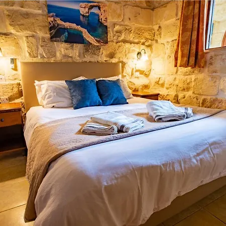 Soldanis Sleeps 12 With Pool Xagħra