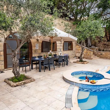 Soldanis Sleeps 12 With Pool וילה Xagħra