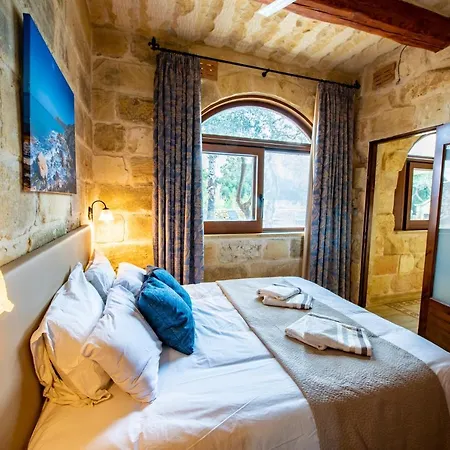 Soldanis Sleeps 12 With Pool וילה *