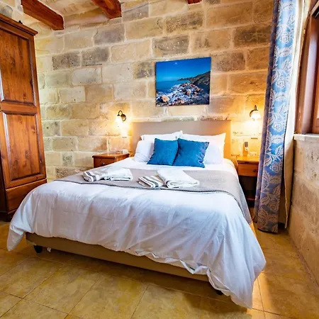 Soldanis Sleeps 12 With Pool