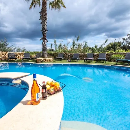 וילה Soldanis Sleeps 12 With Pool