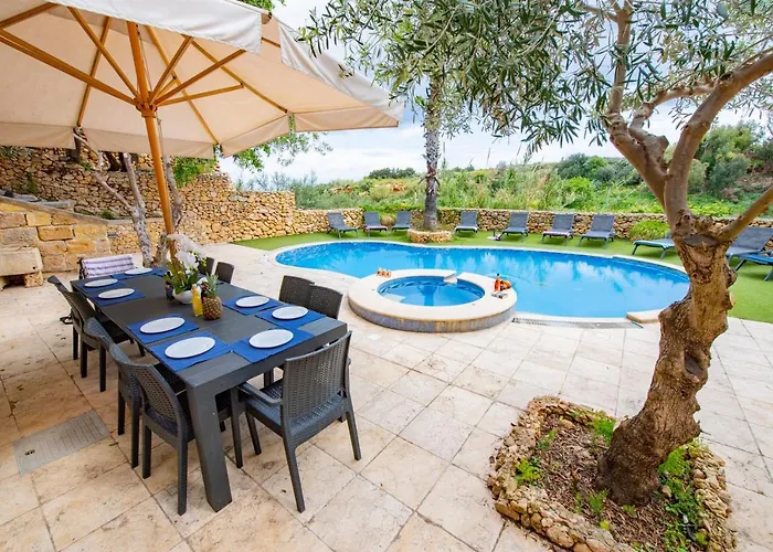Villa Soldanis Sleeps 12 With Pool