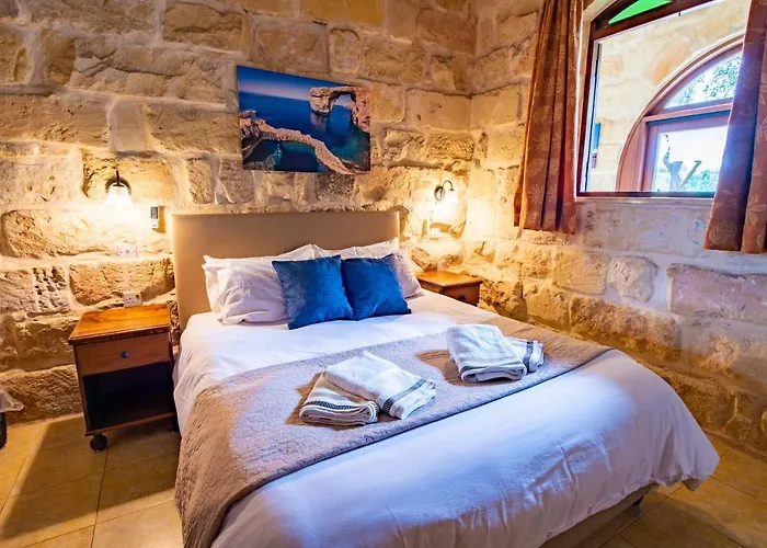 Villa Soldanis Sleeps 12 With Pool Xagħra