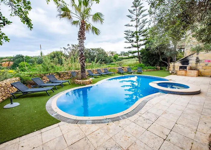 Villa Soldanis Sleeps 12 With Pool Xagħra