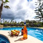 Villa Soldanis Sleeps 12 With Pool Xaghra