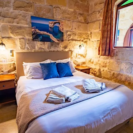 Villa Soldanis Sleeps 12 With Pool Xagħra