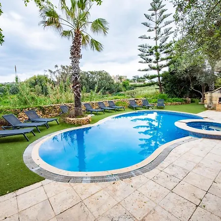 Villa Soldanis Sleeps 12 With Pool Xagħra