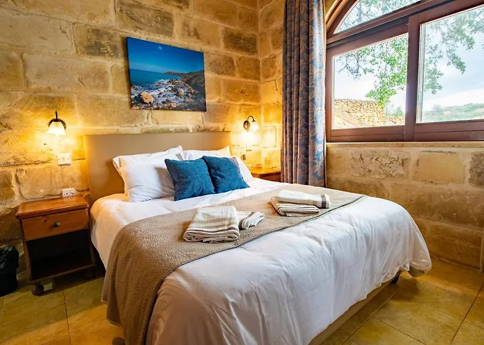 Soldanis Sleeps 12 With Pool