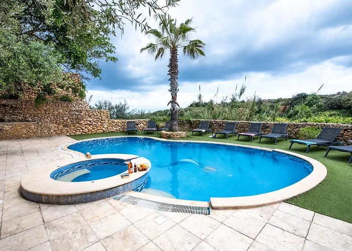 Soldanis Sleeps 12 With Pool