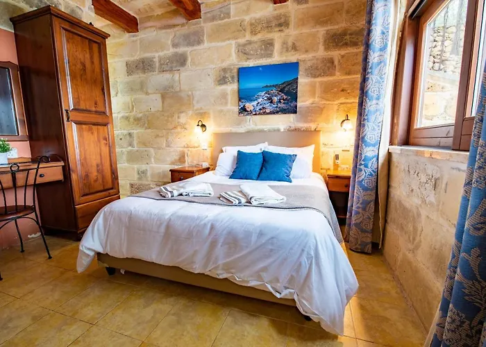 Soldanis Sleeps 12 With Pool